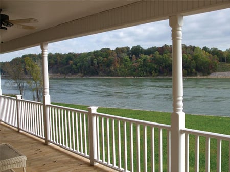 Vinyl rail system for your hardwood deck Vinyl rail system for your hardwood deck