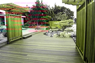 Ipe decking and privacy screening pergola