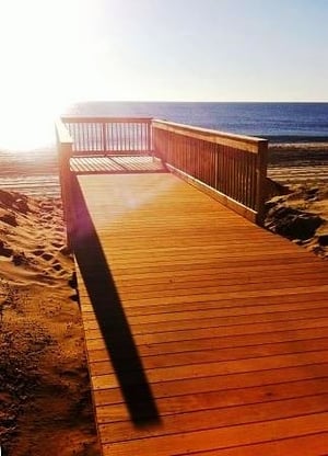 Beautiful_Garapa_decking_at_Ortley_beach-651491-edited