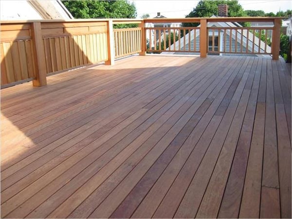 Ipe wood deck with wood banister shows the graining and color of Ipe