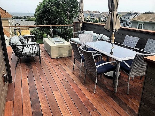Ipe hardwood deck with comfortable seating areas for dining and entertaining
