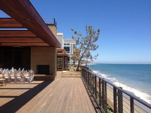 Ipe_decking_for_restaurant_in_Malibu_California_640x480