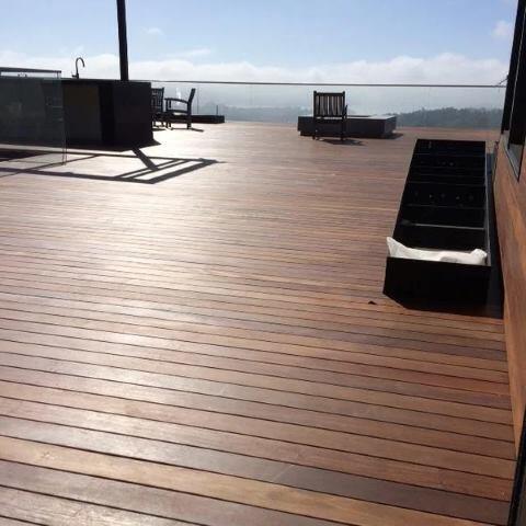 Ipe_rooftop_deck_in_Mill_Valley_California