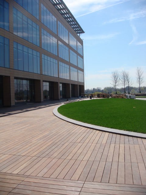 Ipe_rooftop_deck_on_building_in_Connecticut