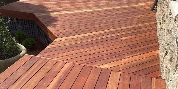 Jatoba hardwood decking contrasted with stone exterior 600x300 SM