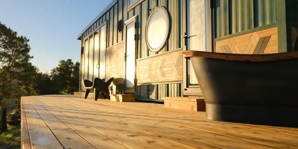 Mataverde SaferWood STK Cedar Decking Campbell Tiny House hero shot without railings 600x300