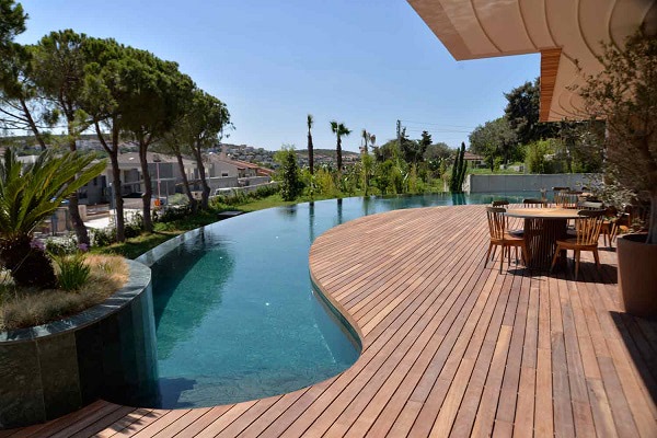 A poolside hardwood deck made from Mataverde thermally modified wood.