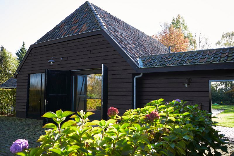 Trespa_Pura_project_slate_ebony