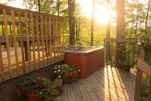 Wood deck with hot tubs examples (3)