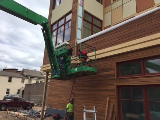 Job Site Safety Tips for Using Scaffolding When Installing Siding