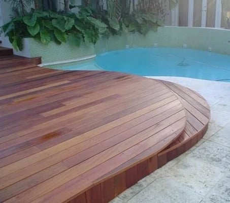 15 Impressive Designs for Wooden Pool Decks