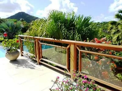 beautiful-ipe-railing-system-in-the-caribbean-resized-600