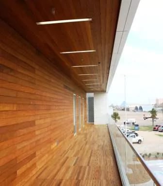 ipe-rainscreen-siding-decking-and-ipe-soffit-installation-in-galveston-tx-resized-600