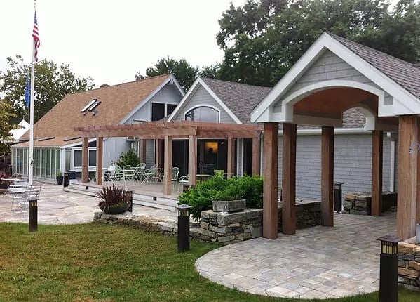 ipe-posts-deck-and-pergola-at-stonington-vineyards
