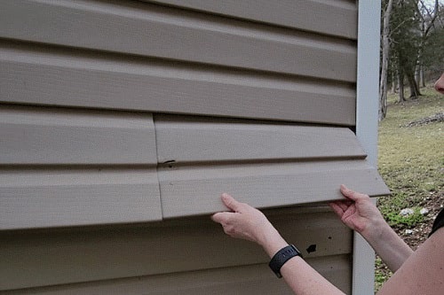 stock photo damaged vinyl siding 97.5 kb