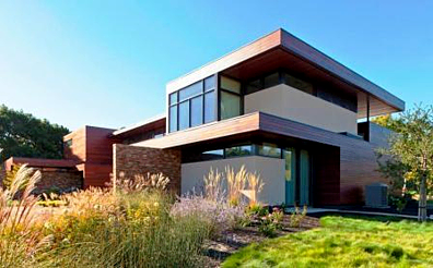 An elegant modern home with a Climate-Shield® Wood Rainscreen Siding System from Mataverde Sustainable Decking and Siding Solutions.