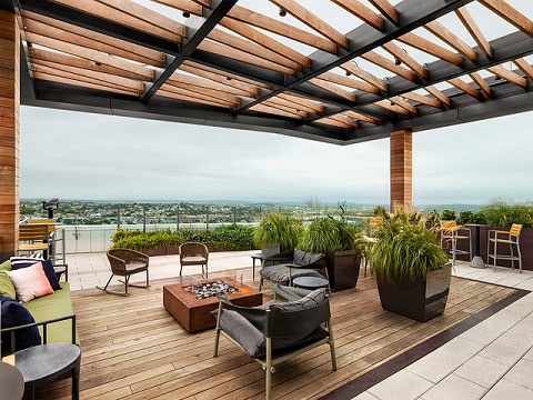 Ipe Rooftop Deck Creates Panoramic Oasis in Massachusetts