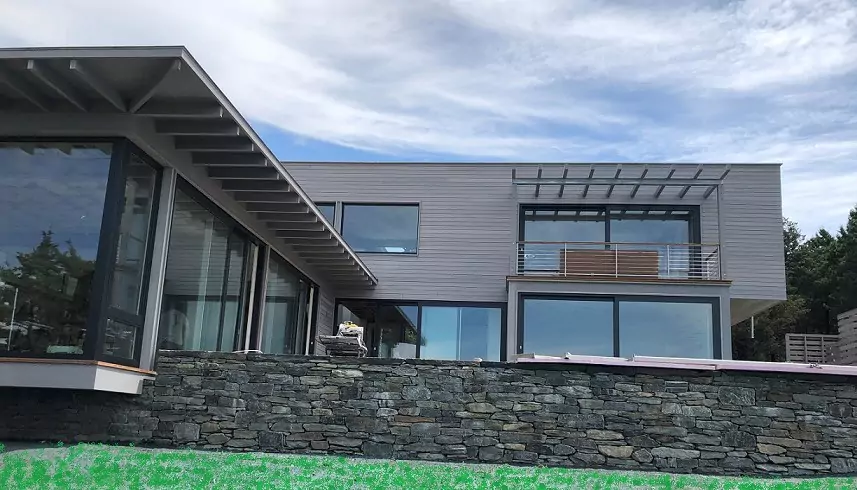 Architects Choose Ipe Wood Rainscreen Siding for New Home